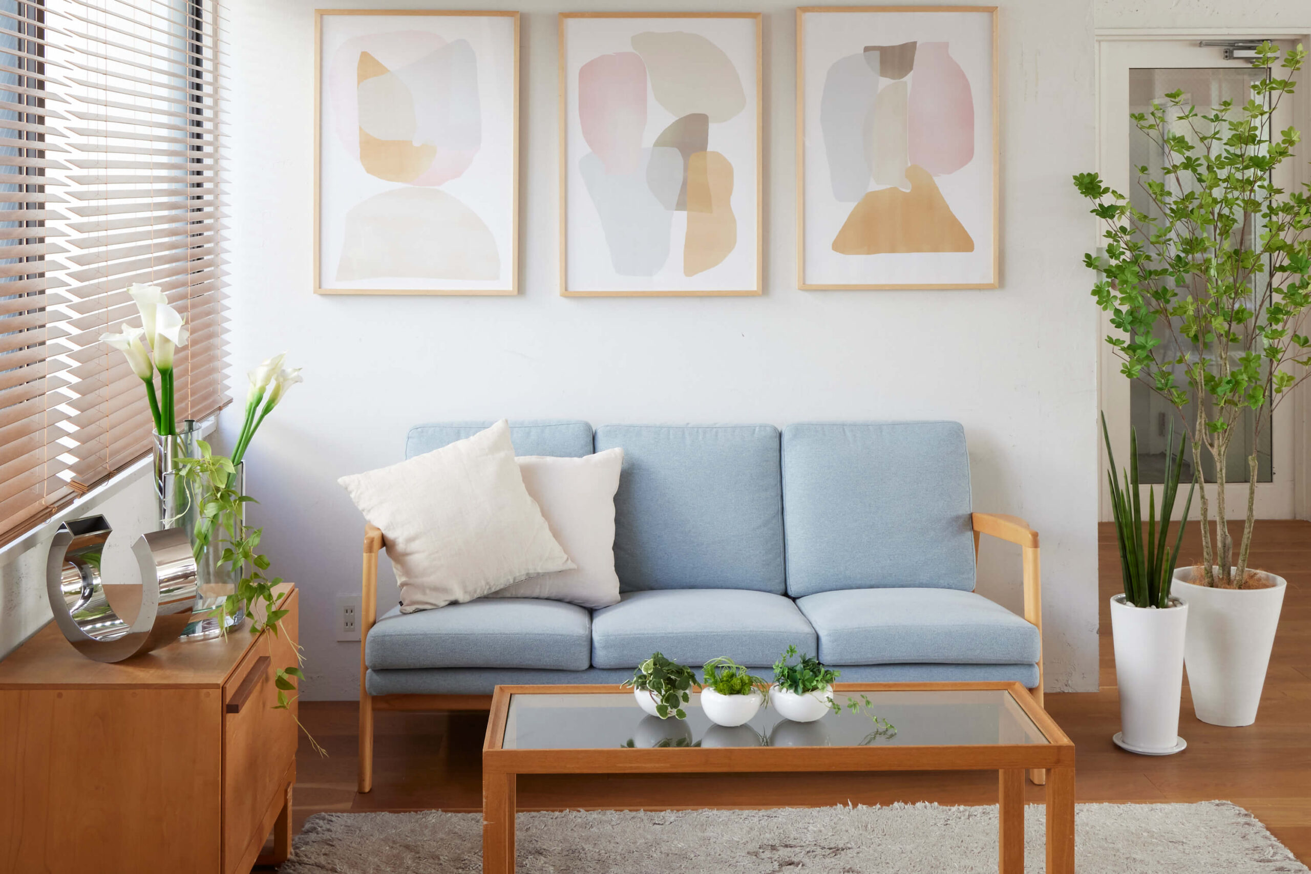 Styling #13 淡い色使いで広く見せるリビング | PRIMA Online